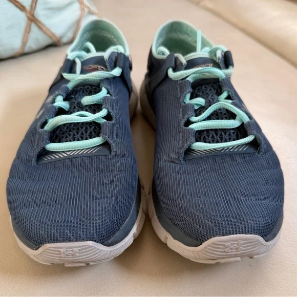 Under Armour womens blue Sneakers 6.5 - Picture 2 of 8